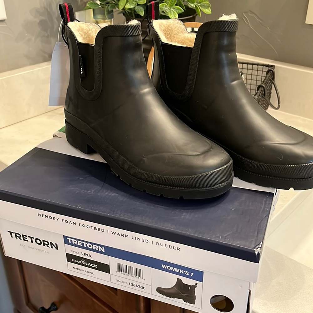 Tretorn Black Low Chelsea Winter Rain Boots with Fleece Lining